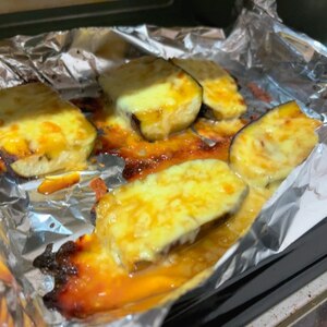 簡単♪電子レンジdeナスのトマケチャチーズ焼き風♪